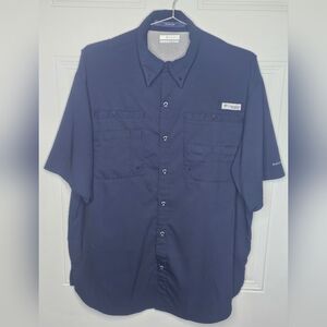 Columbia Tamiami Blue Medium Short Sleeve Button Up Fishing Shirt.